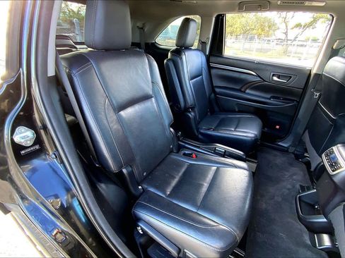 Used 2014 Toyota Highlander Limited Platinum image 18