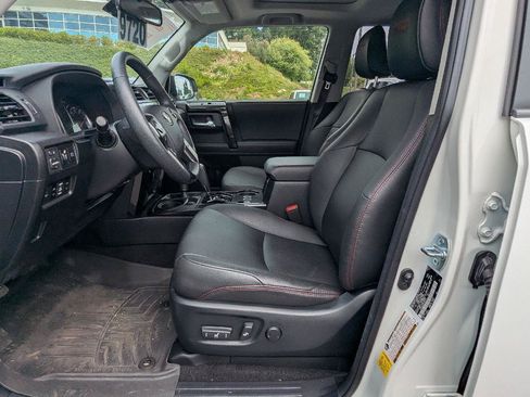 Used 2020 Toyota 4Runner Venture w/ Moonroof Package AWD/4WD image 16