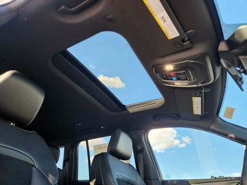 New 2025 Jeep Grand Cherokee Altitude image 32