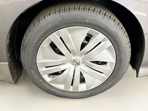 Used 2025 Nissan Leaf S FWD image 11