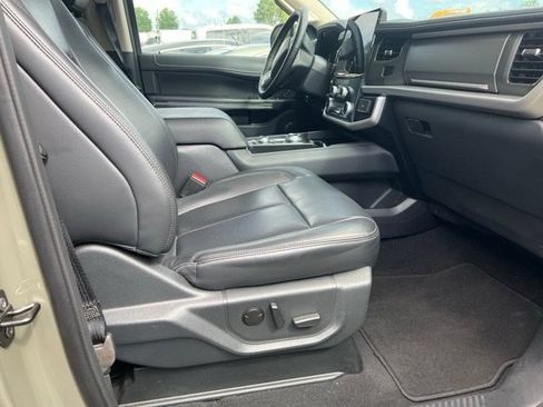 Used 2024 Ford Expedition XLT AWD/4WD image 11