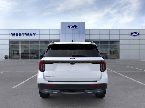 New 2025 Ford Explorer Active w/ Active Comfort Package image 5