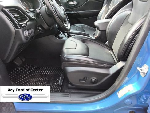Used 2020 Jeep Cherokee Latitude Plus AWD/4WD image 23
