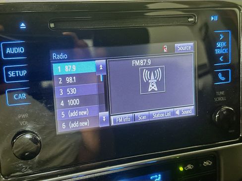 Used 2019 Toyota Corolla SE w/ Carpet Mat Package (TMS) image 19