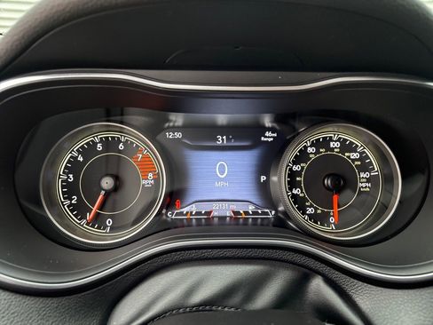 Used 2022 Jeep Cherokee Trailhawk w/ Premium Leather Package image 17