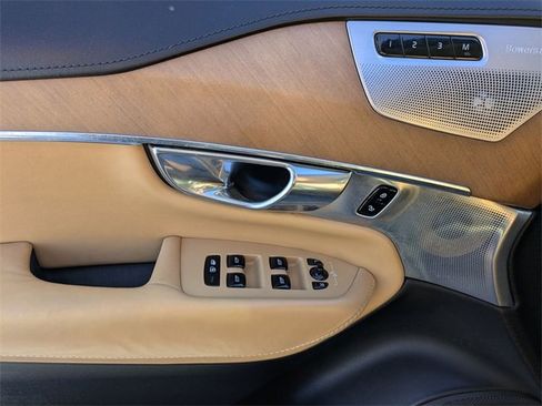 Used 2016 Volvo XC90 T6 Inscription w/ Protection Package Plus image 12