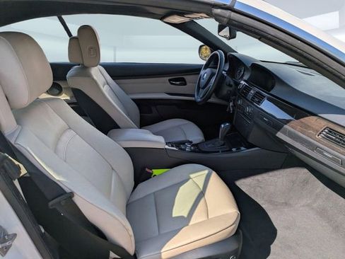 Used 2011 BMW 328i Convertible image 16