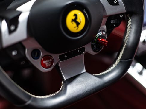 Used 2018 Ferrari GTC4Lusso image 32