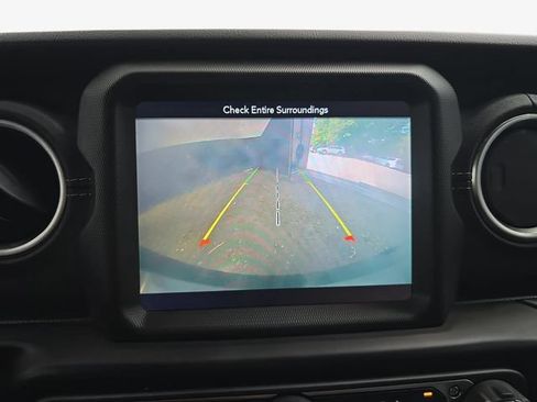 Used 2019 Jeep Wrangler Unlimited Sahara AWD/4WD image 22