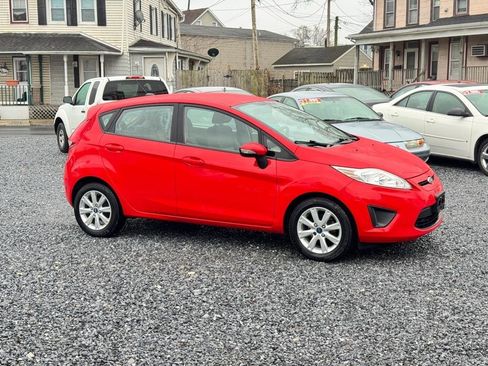 Used 2013 Ford Fiesta SE FWD image 4