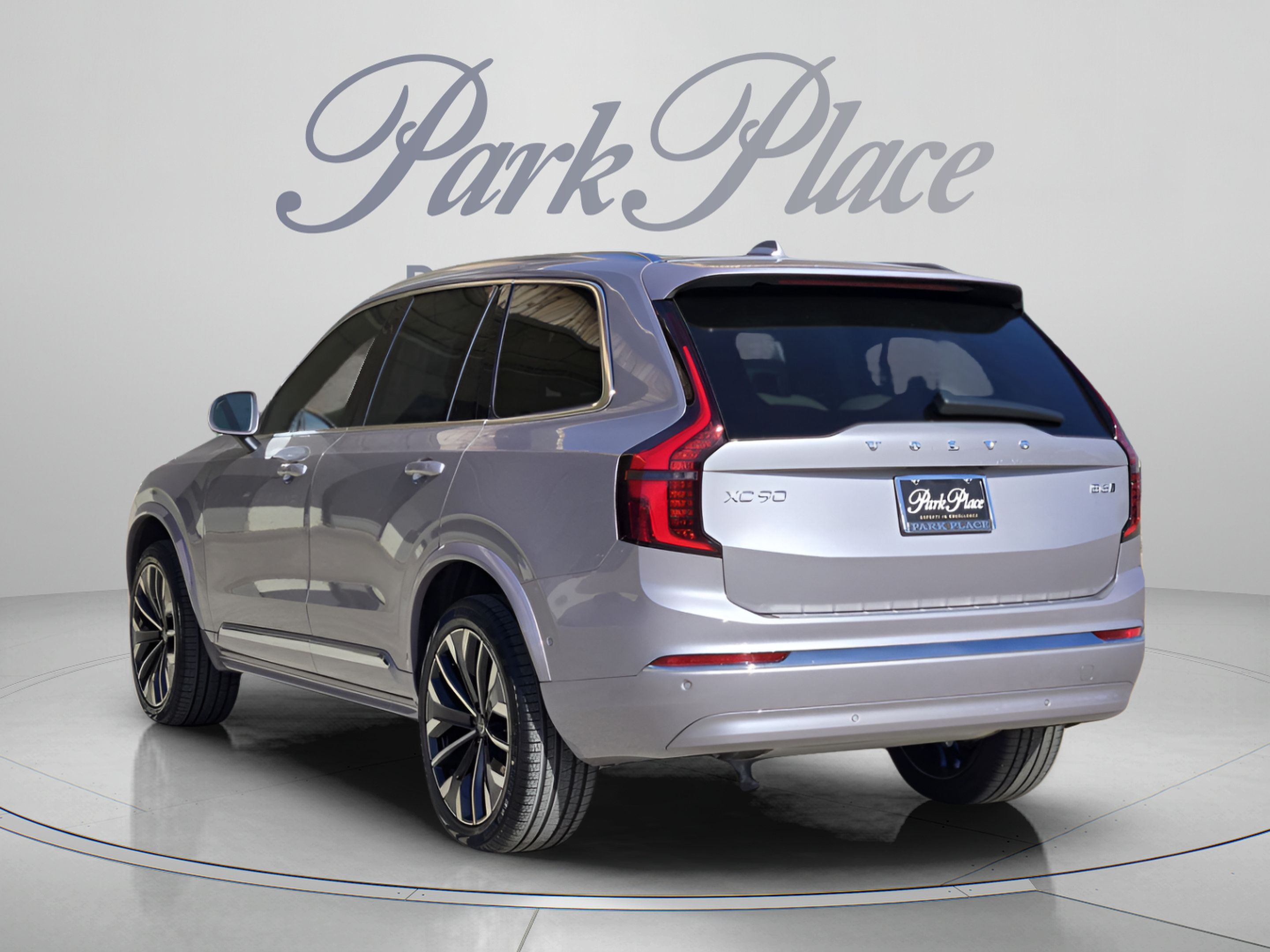 Used 2026 Volvo XC90 B6 Plus w/ Protection Package Premier AWD/4WD image 3