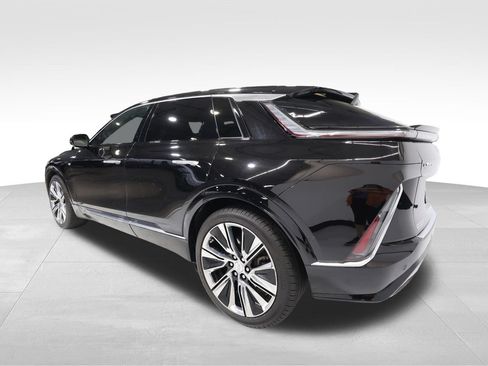 Certified 2025 Cadillac Lyriq Luxury AWD/4WD image 2