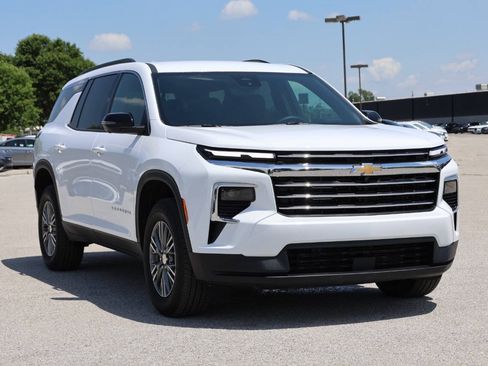 Used 2026 Chevrolet Traverse LT w/ Driver Confidence Package AWD/4WD image 4