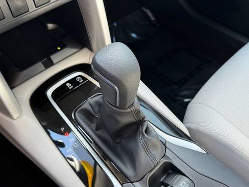 Used 2025 Toyota Corolla Cross LE FWD image 26