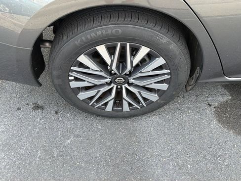 Used 2025 Nissan Altima 2.5 SV FWD image 37