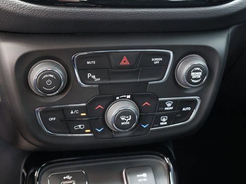 Used 2018 Jeep Compass Limited w/ Navigation Group image 28