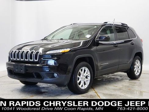 Used 2017 Jeep Cherokee Latitude w/ Cold Weather Group image 1