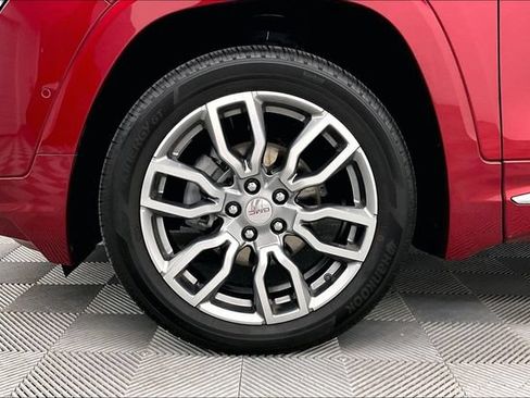 Used 2024 GMC Terrain Denali w/ Denali Premium Package AWD/4WD image 10