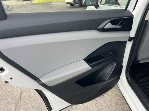 Certified 2023 Volkswagen Taos SE image 19