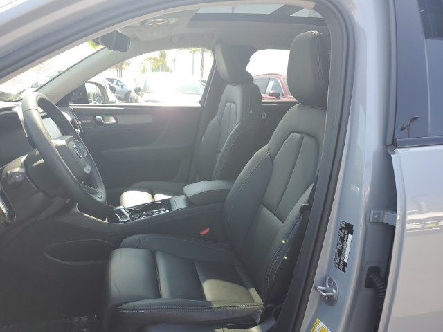 Used 2024 Volvo XC40 B5 Plus w/ Protection Package Premier AWD/4WD image 19