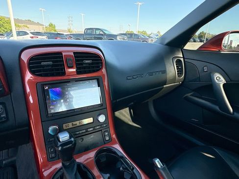 Used 2005 Chevrolet Corvette Coupe w/ Preferred Equipment Group RWD image 18
