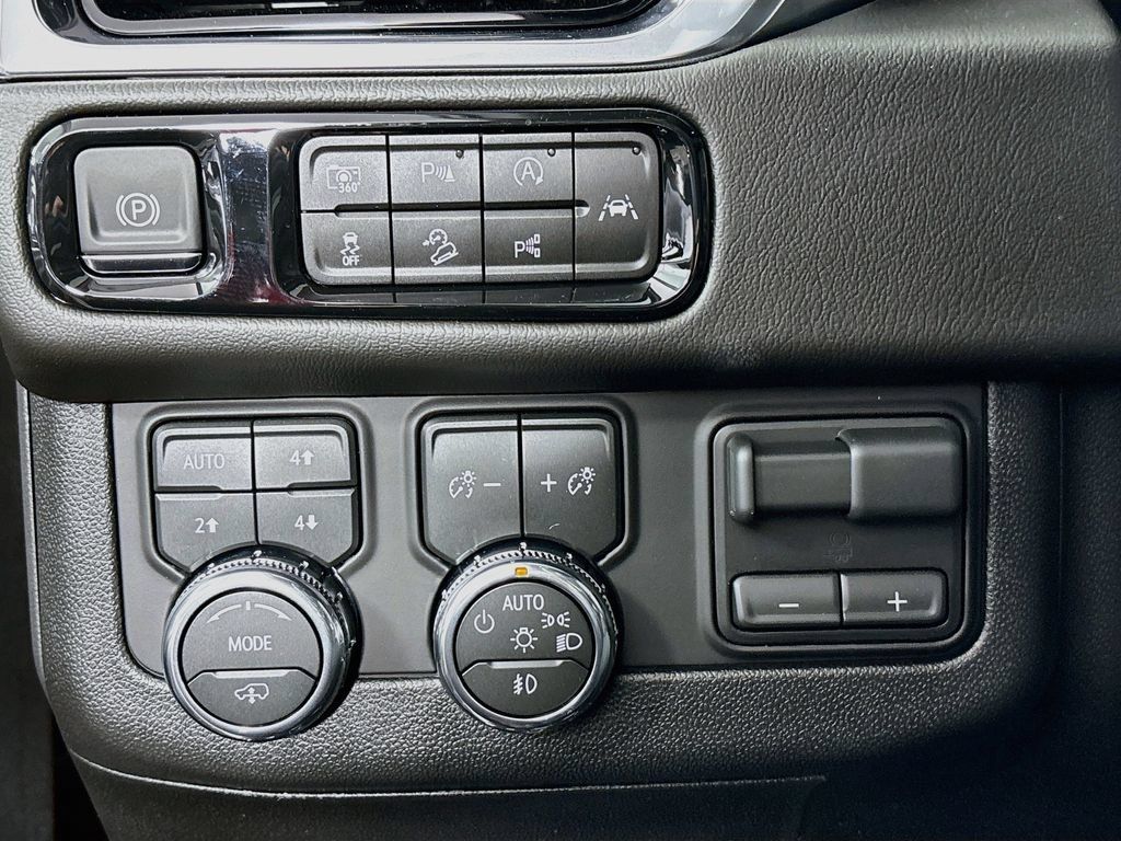 New 2026 GMC Yukon XL Denali w/ Denali Reserve Package AWD/4WD image 10