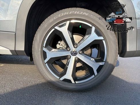 New 2026 Volkswagen Tiguan SE image 9