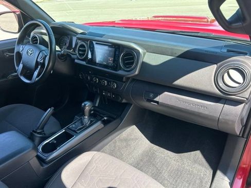 Used 2019 Toyota Tacoma TRD Sport AWD/4WD image 29