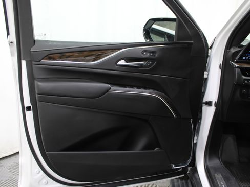 Certified 2024 Cadillac Escalade ESV Sport Platinum image 6