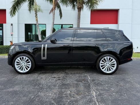 Used 2025 Land Rover Range Rover Long Wheelbase SE AWD/4WD image 13