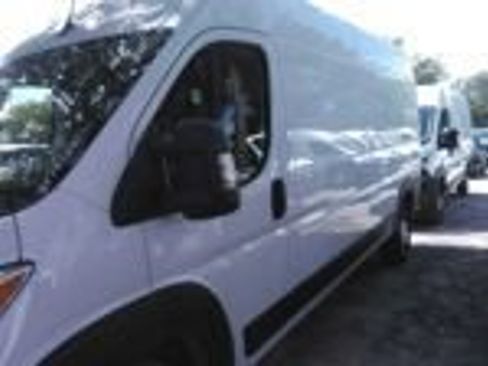 Used 2024 RAM ProMaster 2500 w/ Convenience Group FWD image 2