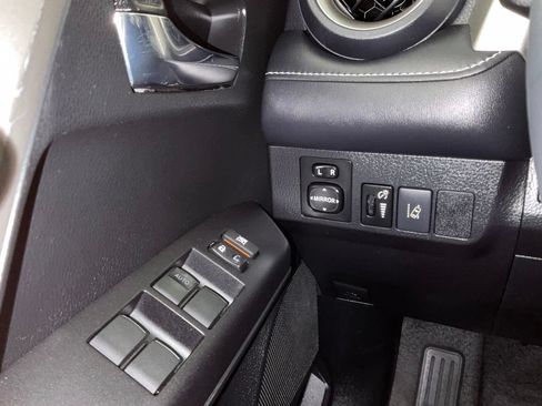 Used 2017 Toyota RAV4 XLE FWD image 20