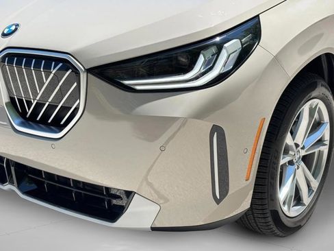 Used 2025 BMW X3 xDrive30i w/ Premium Package image 11