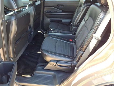 Used 2025 Nissan Pathfinder Rock Creek AWD/4WD image 14