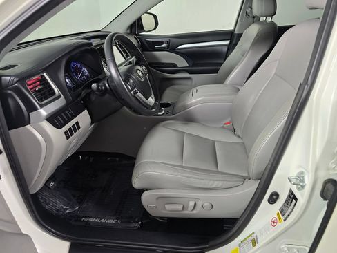 Used 2015 Toyota Highlander XLE AWD/4WD image 24
