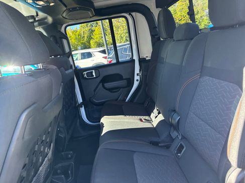 Used 2023 Jeep Gladiator Mojave w/ Cold Weather Group image 30