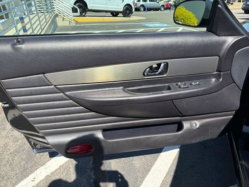 Used 2005 Ford Thunderbird RWD image 13