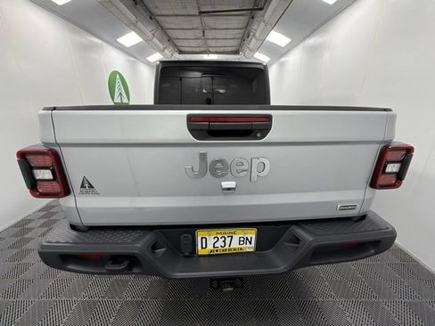 Used 2022 Jeep Gladiator Overland w/ LED Lighting Group AWD/4WD image 5