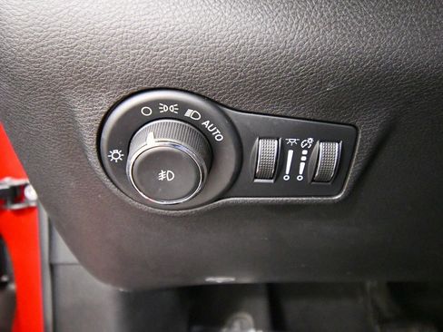 Used 2023 Jeep Compass Limited image 19