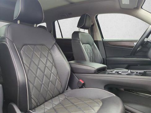 Used 2024 Volkswagen Atlas SEL Premium R-Line image 28