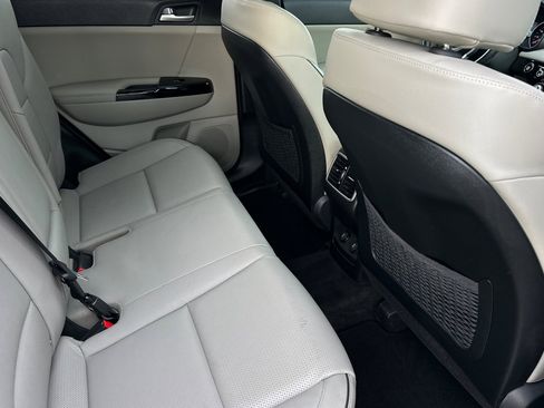 Used 2020 Kia Sportage EX w/ EX Technology Package image 19