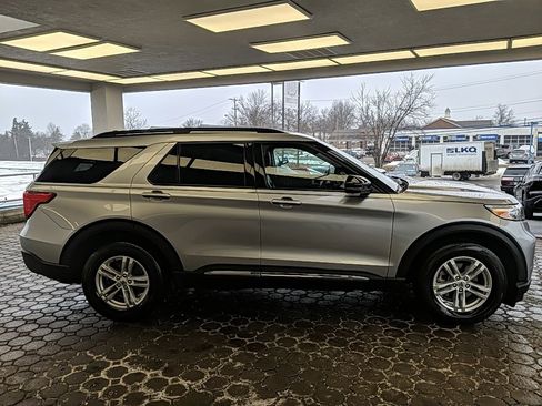 Used 2023 Ford Explorer XLT w/ Equipment Group 202A image 3