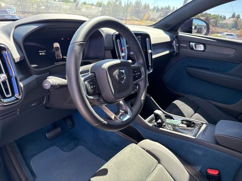 Used 2023 Volvo C40 P8 Recharge Ultimate image 21