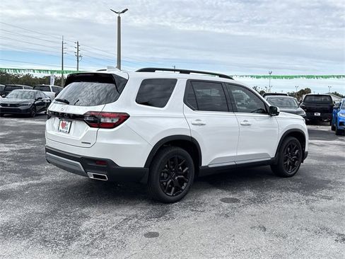 New 2025 Honda Pilot Touring image 8