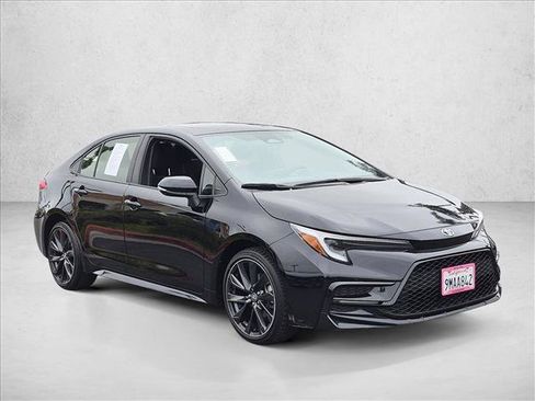 Used 2024 Toyota Corolla SE w/ SE Package FWD image 3