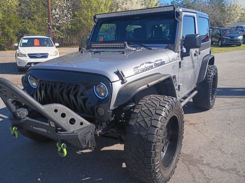 Used 2018 Jeep Wrangler Sport AWD/4WD image 2