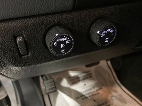 Used 2017 Chevrolet Colorado Z71 AWD/4WD image 22