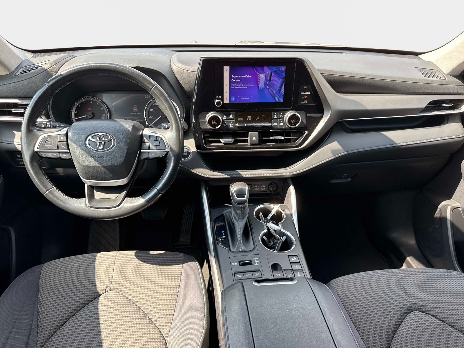 Used 2023 Toyota Highlander LE AWD/4WD image 14