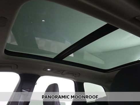 Used 2023 Volvo XC60 B5 Plus w/ Climate Package image 4