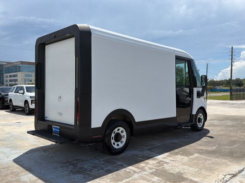 Used 2024 Chevrolet Brightdrop 400 w/ Commercial Equipment Package AWD/4WD image 9